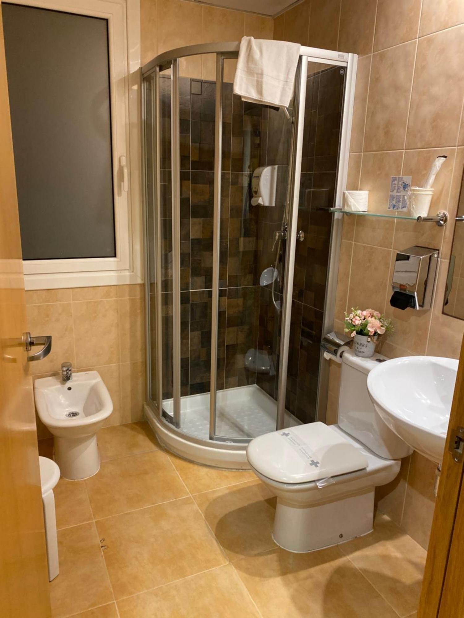 Hotel De *